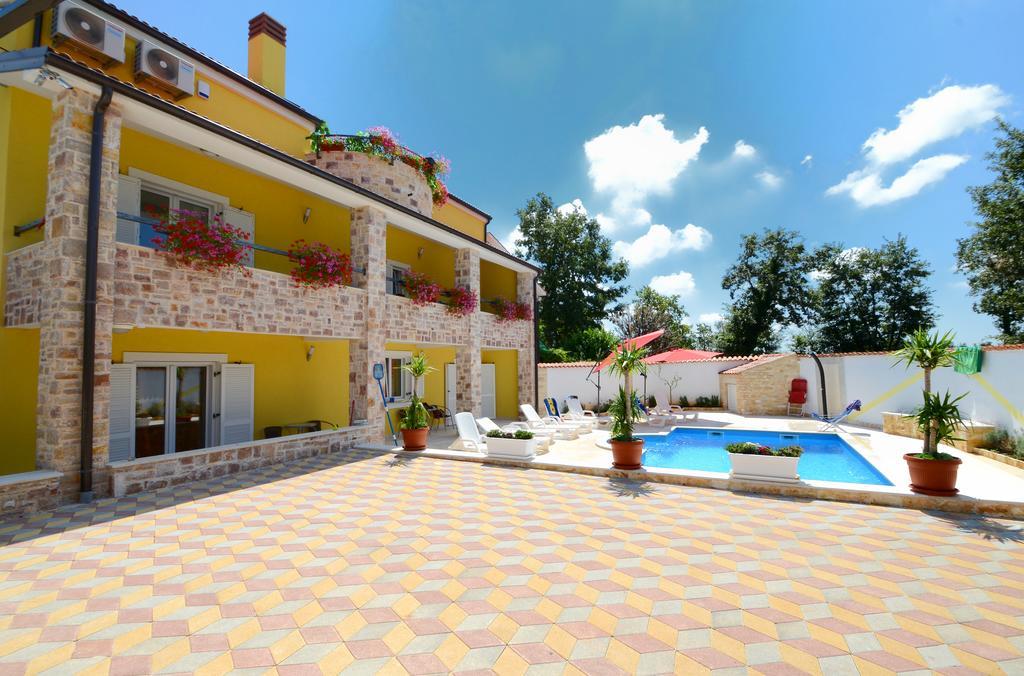 Apartments Villa Mimi Visnjan Ngoại thất bức ảnh